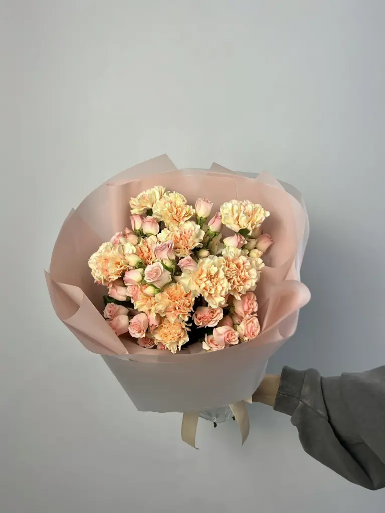 Дуо букет из роз и гвоздик