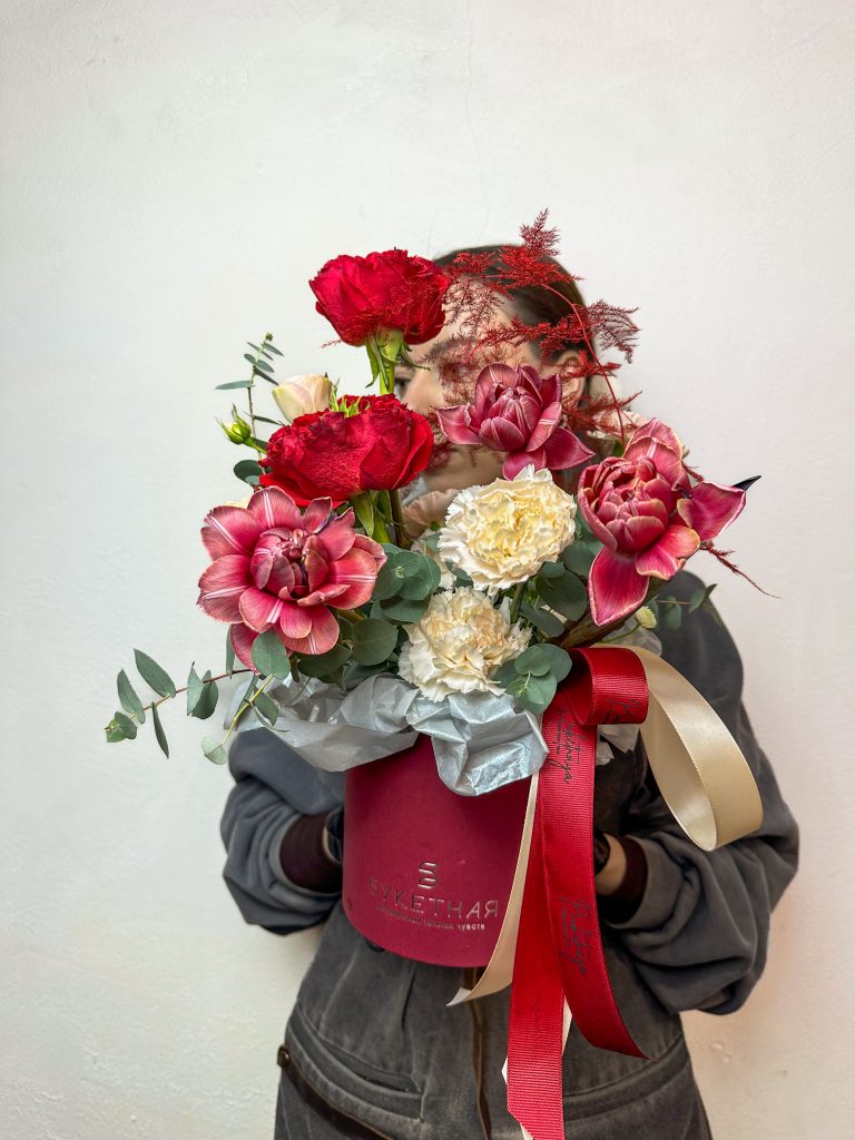 Яркая композиция