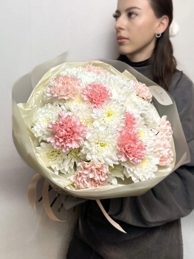 ДУО БУКЕТ ИЗ ХРИЗАНТЕМЫ И ГВОЗДИКИ