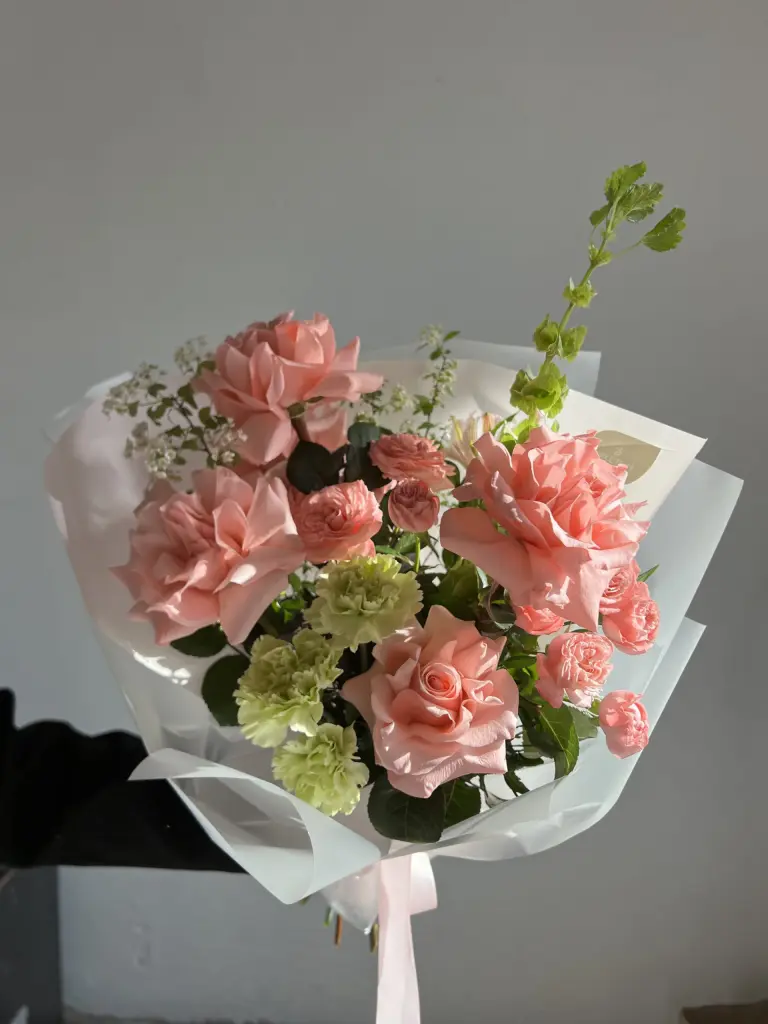 СОСТАВНОЙ БУКЕТ С ФРАНЦУЗСКИМИ РОЗАМИ