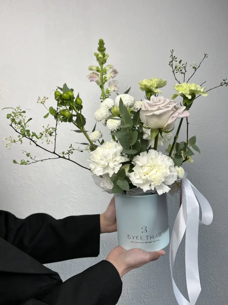 Композиция в бело зеленой гамме