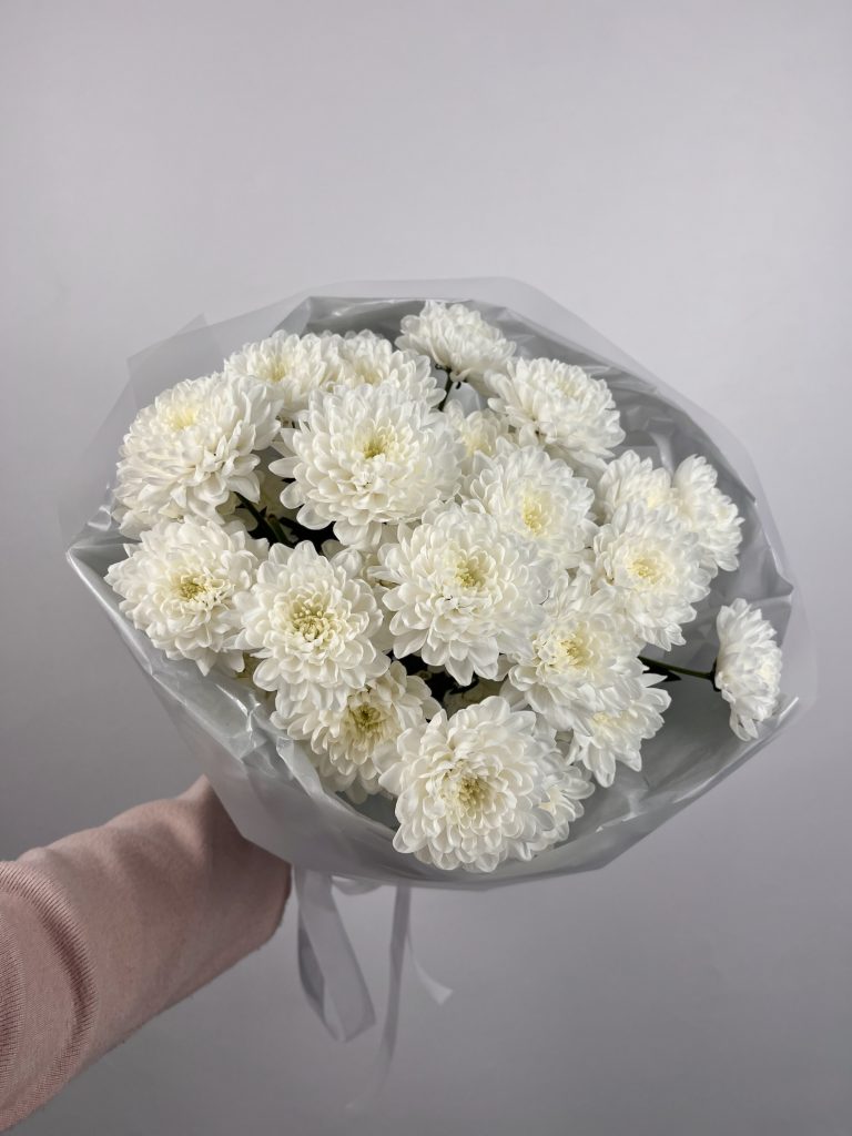 Букет из стойкой хризантемы