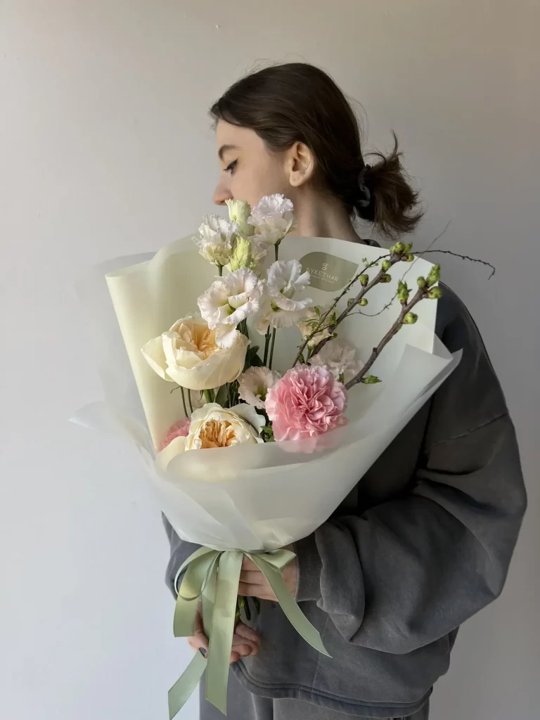 Букет в нежной гамме с розой Викки