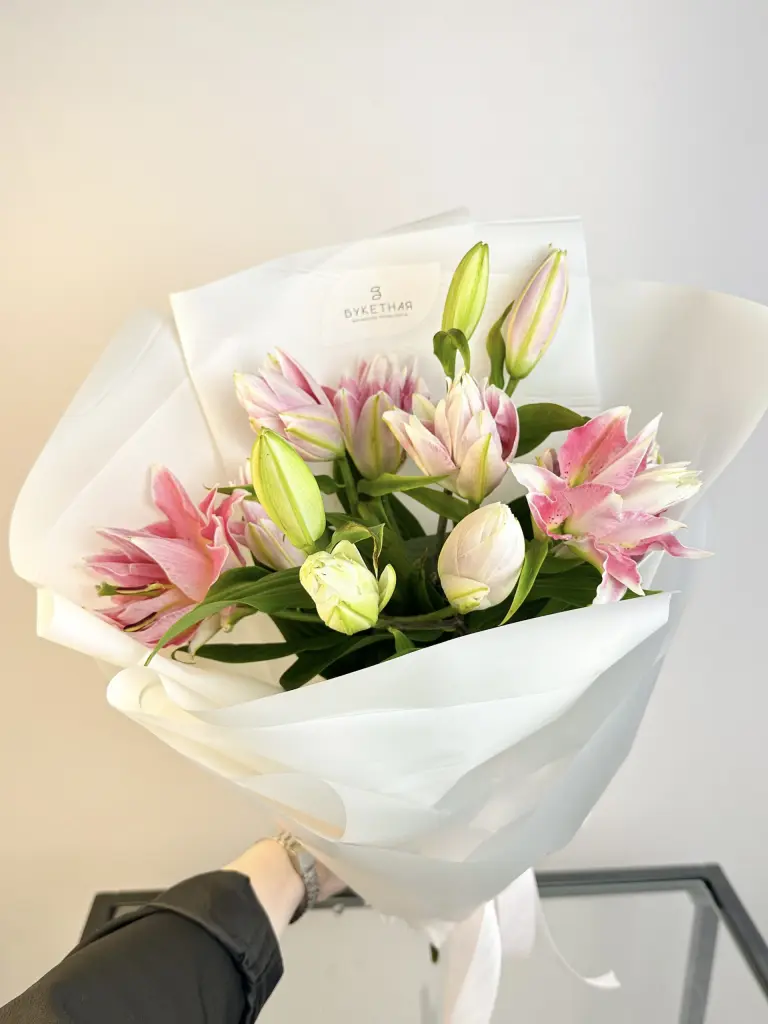 НЕЖНЫЙ БУКЕТ ИЗ ЛИЛИЙ