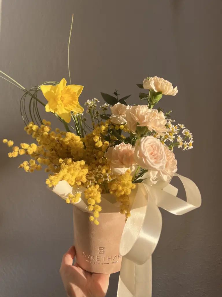 КОМПОЗИЦИЯ С СУХОЦВЕТОМ МИМОЗЫ