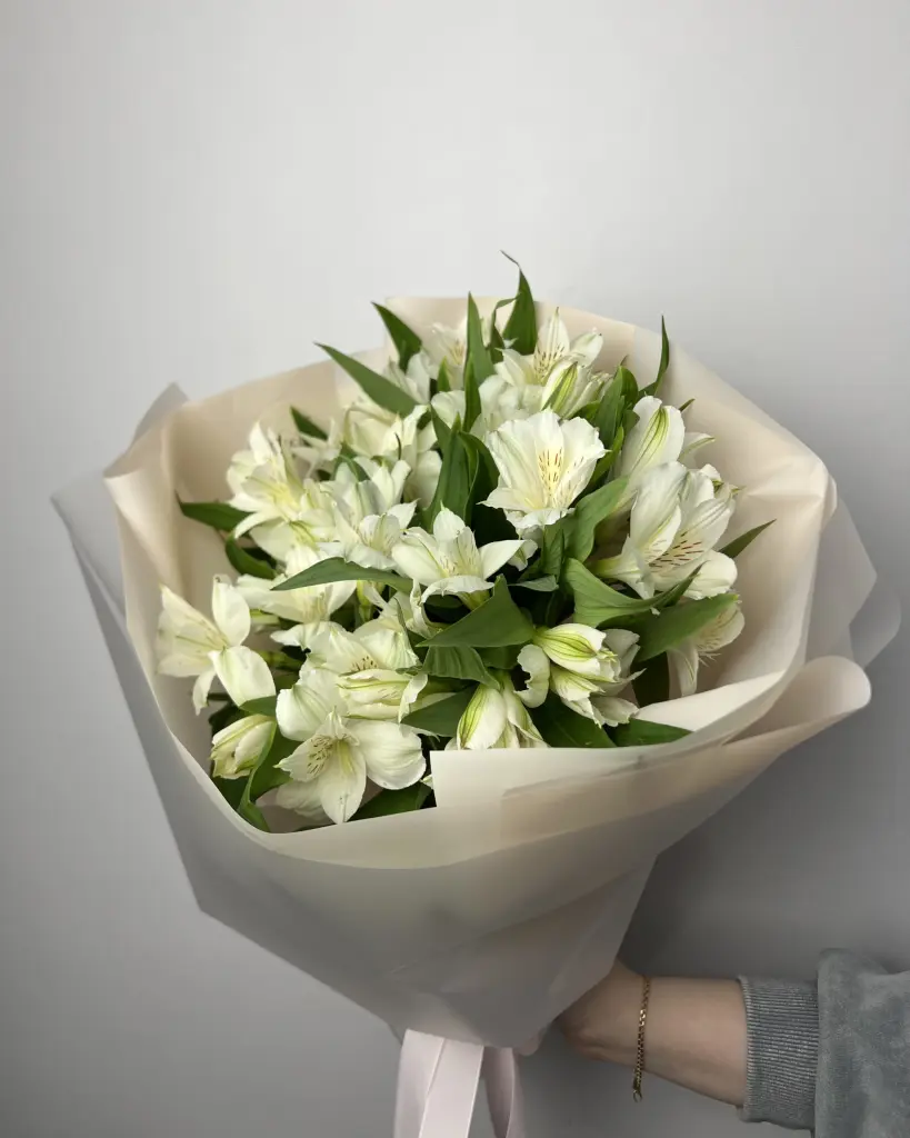 БУКЕТ ИЗ БЕЛОЙ АЛЬСТРОМЕРИИ