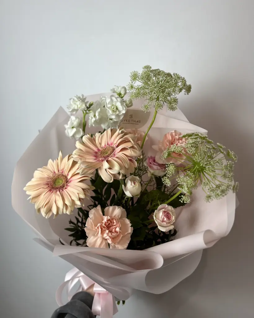 СОСТАВНОЙ БУКЕТ С ПЕРСИКОВОЙ ГЕРБЕРОЙ