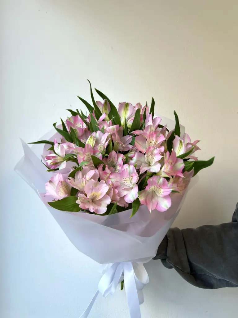 Монобукет из альстромерии в розовой гамме