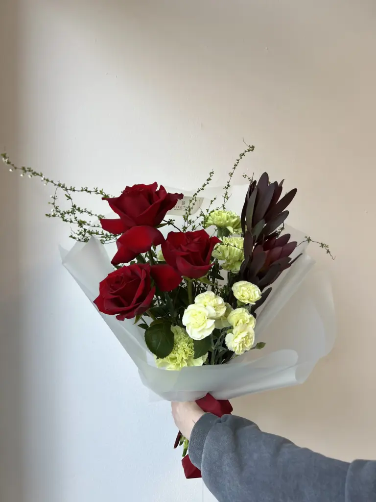 СОСТАВНОЙ БУКЕТ В КРАСНОЙ ГАММЕ