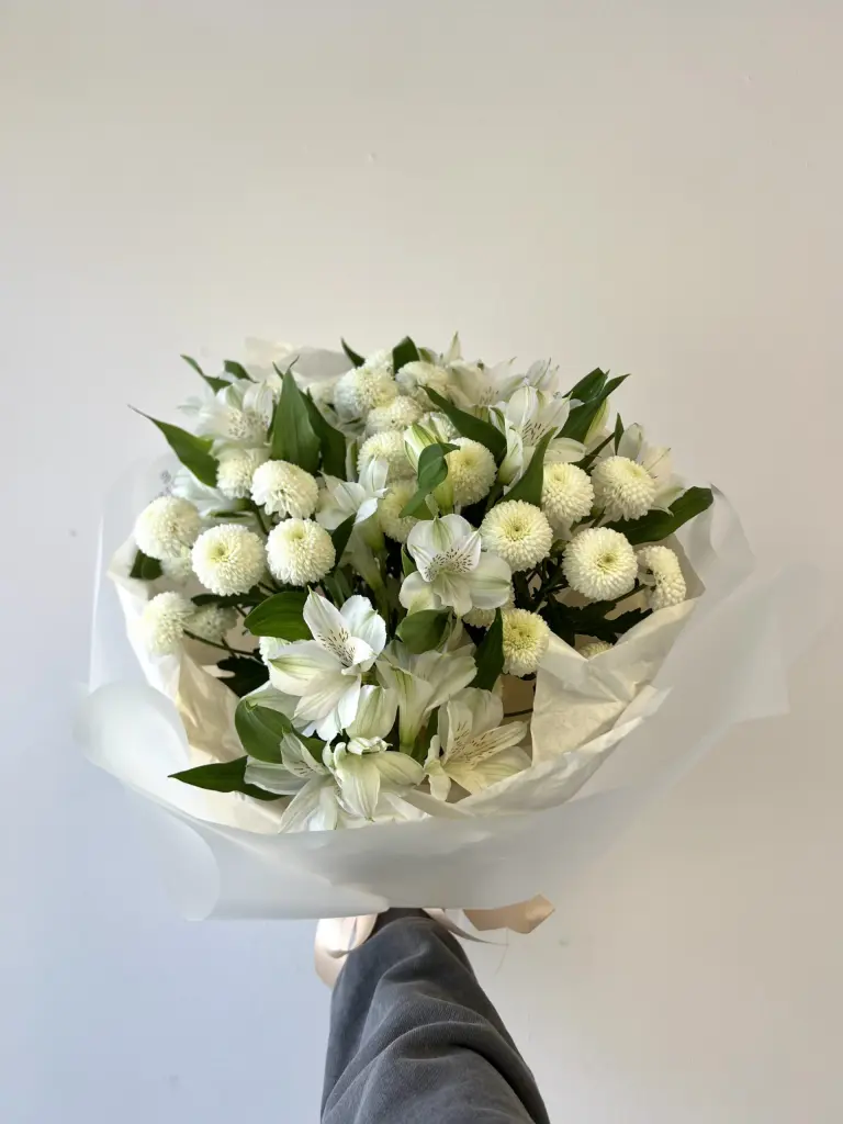 ДУОБУКЕТ ИЗ ХРИЗАНТЕМЫ НЬЮТОН И АЛЬСТРОМЕРИИ