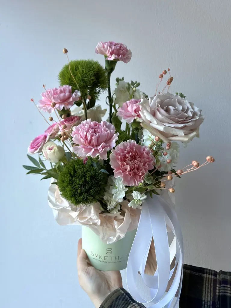 Композиция розово-зеленой гамме