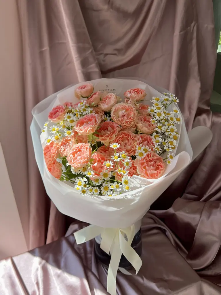 Дуобукет из кустовой розы и танацетума