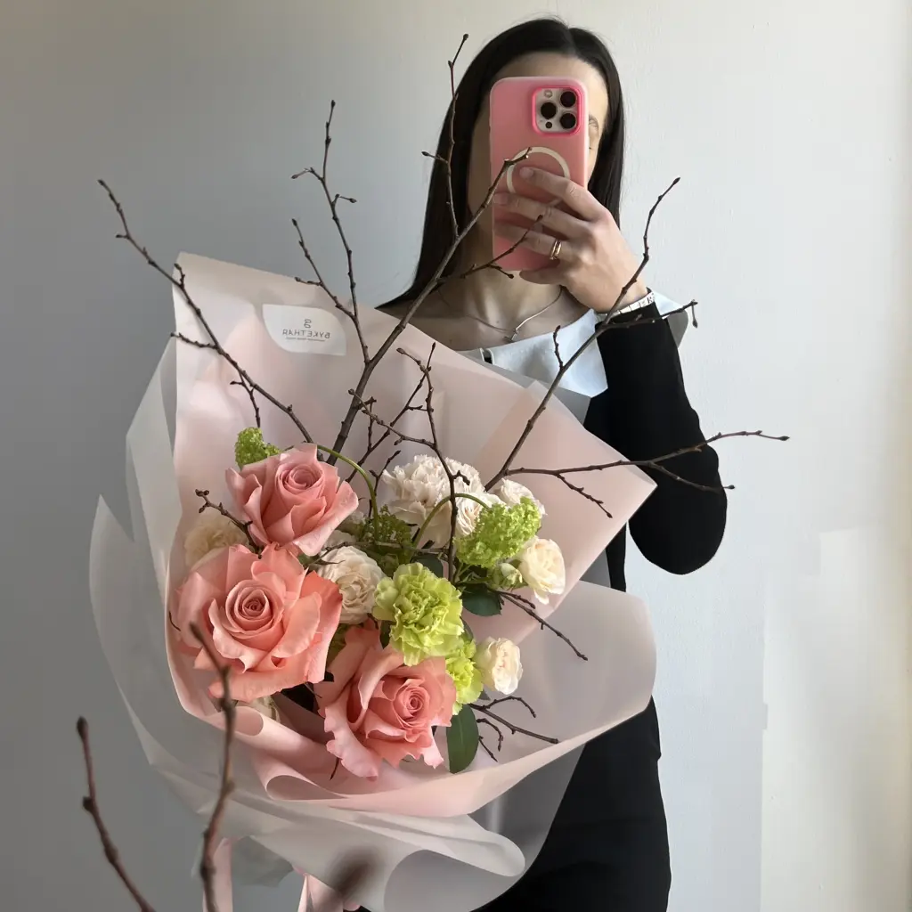 Букет в нежной гамме с фермерскими ветками