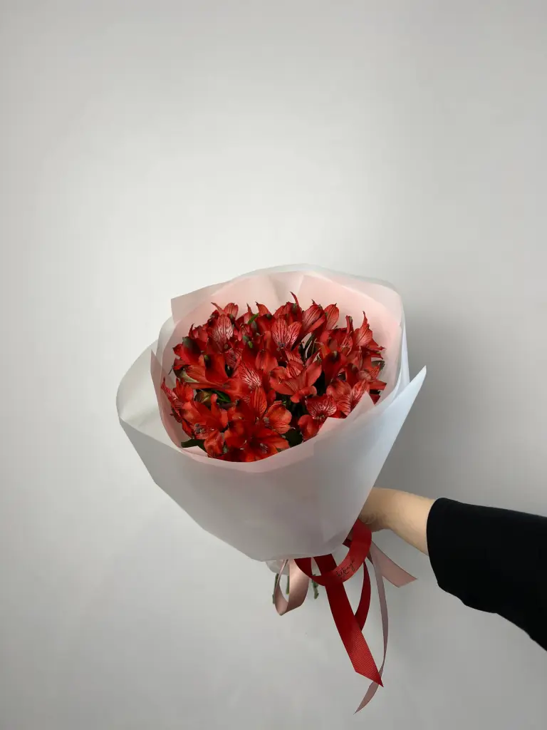 Яркий букет с альстромерией, 7 шт в букете