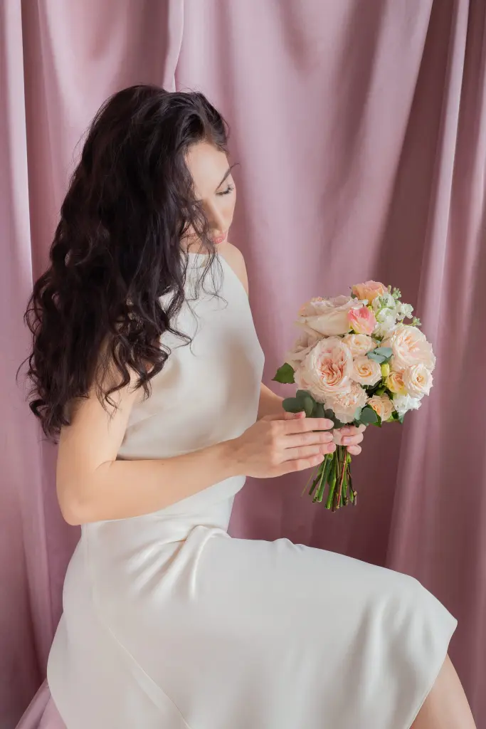 Кремовый букет с пионовидной розой