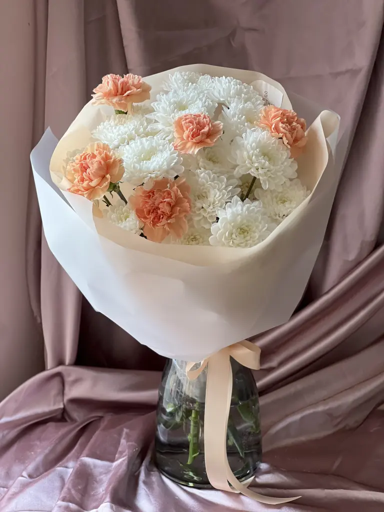 Нежный букет с Диантусом и Хризантемой Алтай