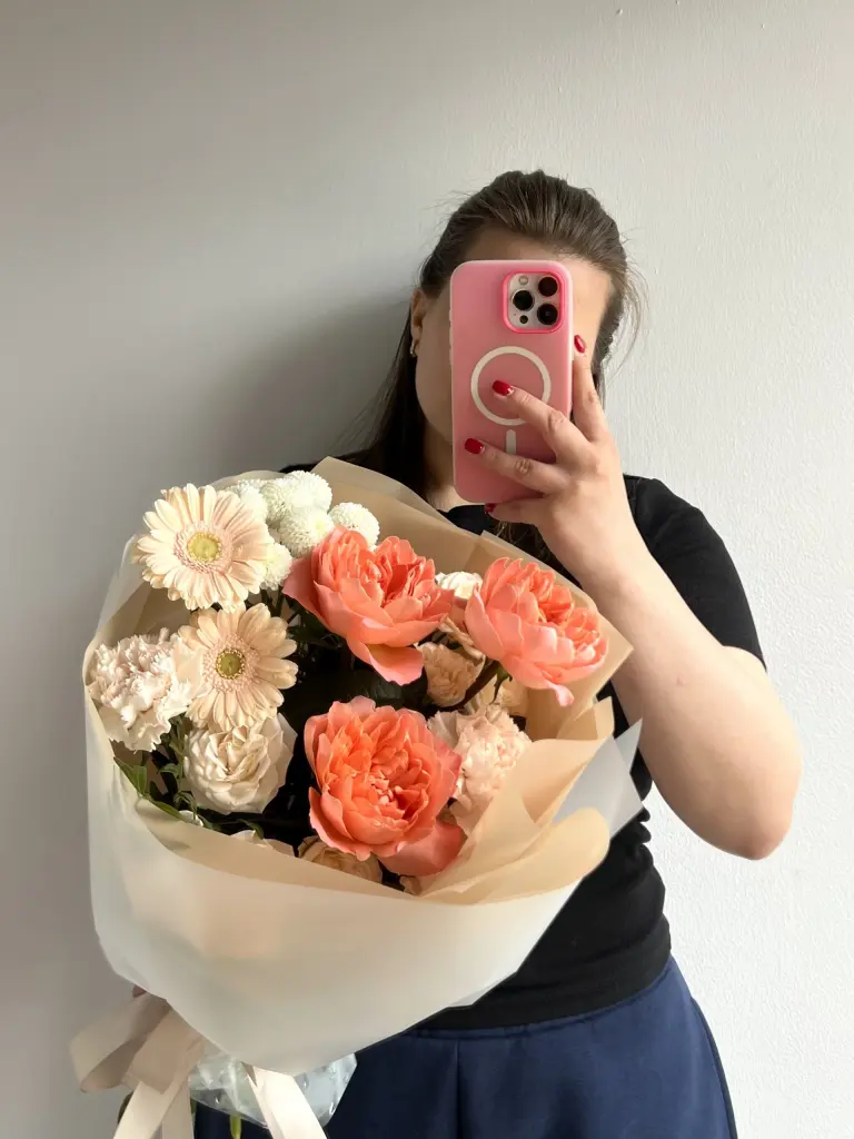 Составной букет «Гербера и пионовидная роза»