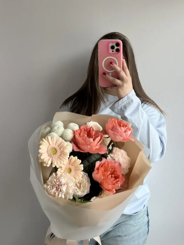 Составной букет «Гербера и пионовидная роза»