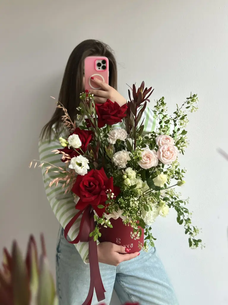 Композиция в яркой красной гамме