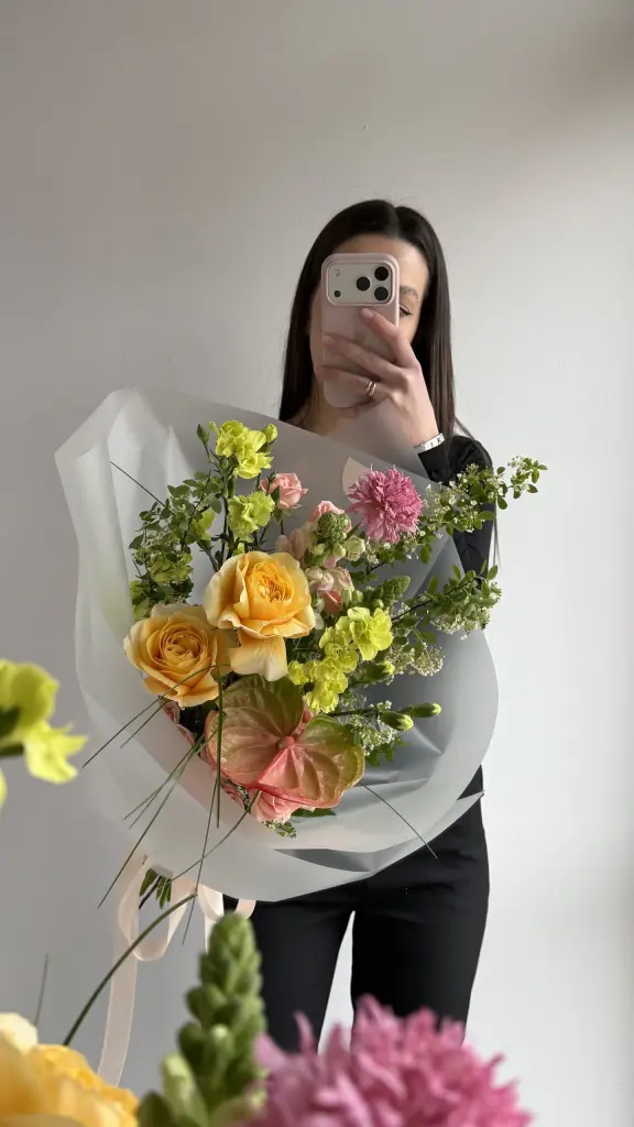 СОСТАВНОЙ БУКЕТ В ЯРКОЙ ГАММЕ