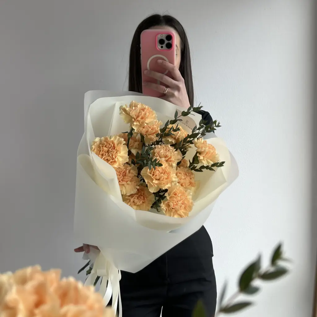 МОНОБУКЕТ ИЗ ГВОЗДИК