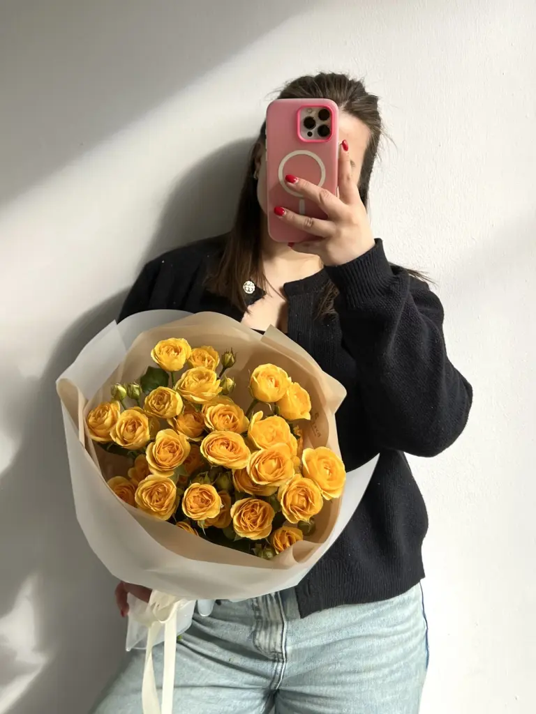 Монобукет из кустовой розы «Бандолеро»