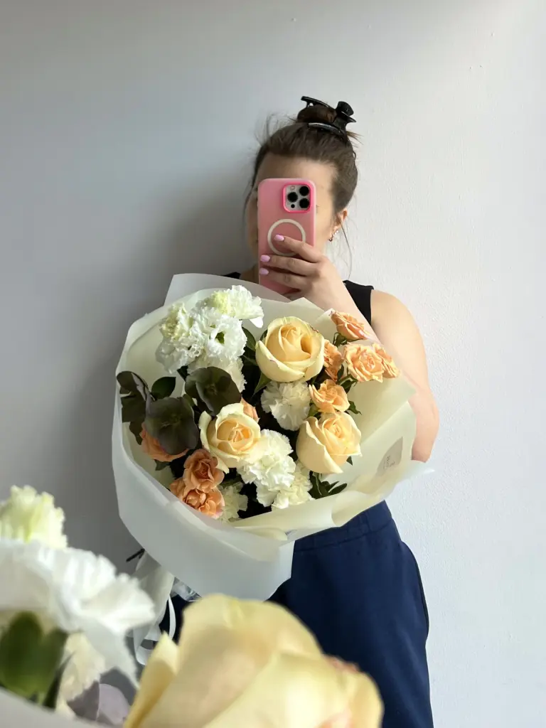 Составной букет  с розой «Сандиаль»