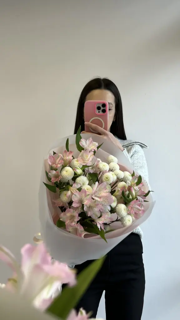 ДУОБУКЕТ ИЗ АЛЬСТРОМЕРИИ И ХРИЗАНТЕМЫ НЬЮТОН