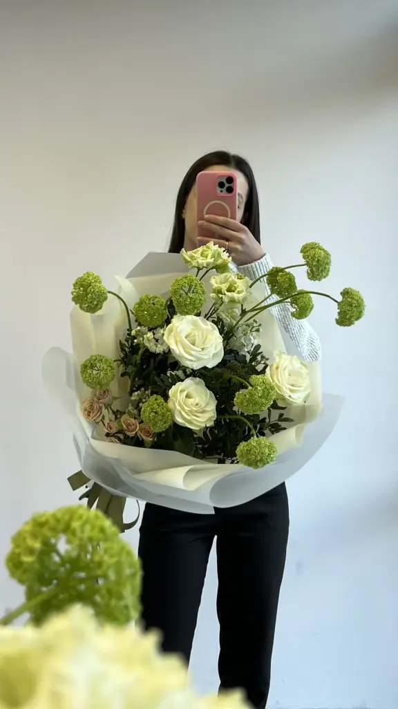 СОСТАВНОЙ БУКЕТ В БЕЛО-ЗЕЛЕНОЙ ГАММЕ