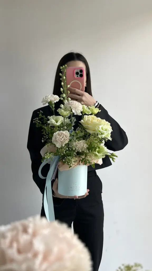 Композиция в шляпной коробке