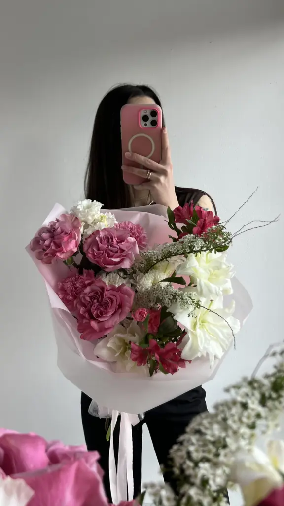 Букет с лилией и розой Кантри