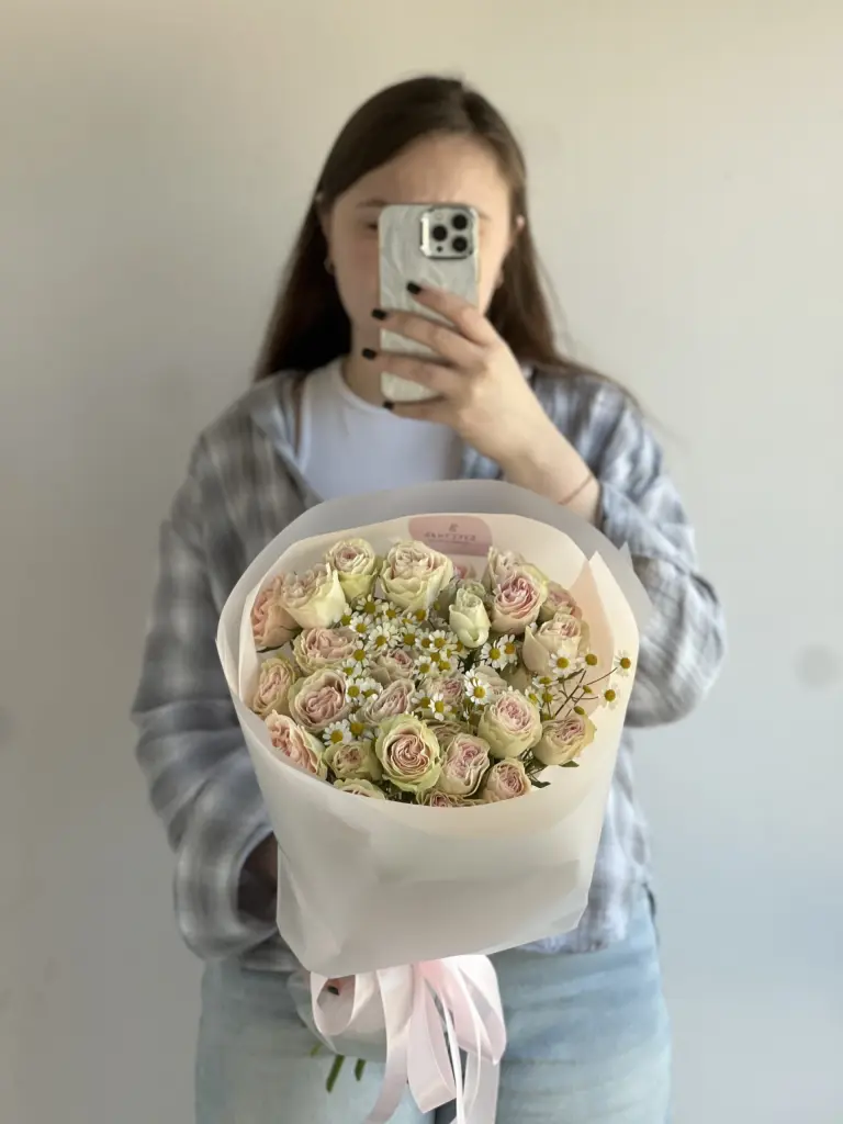 Дуобукет с кустовой розой и ромашкой
