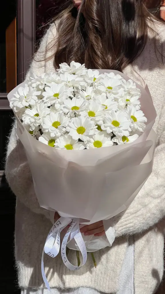 Букет белых хризантем