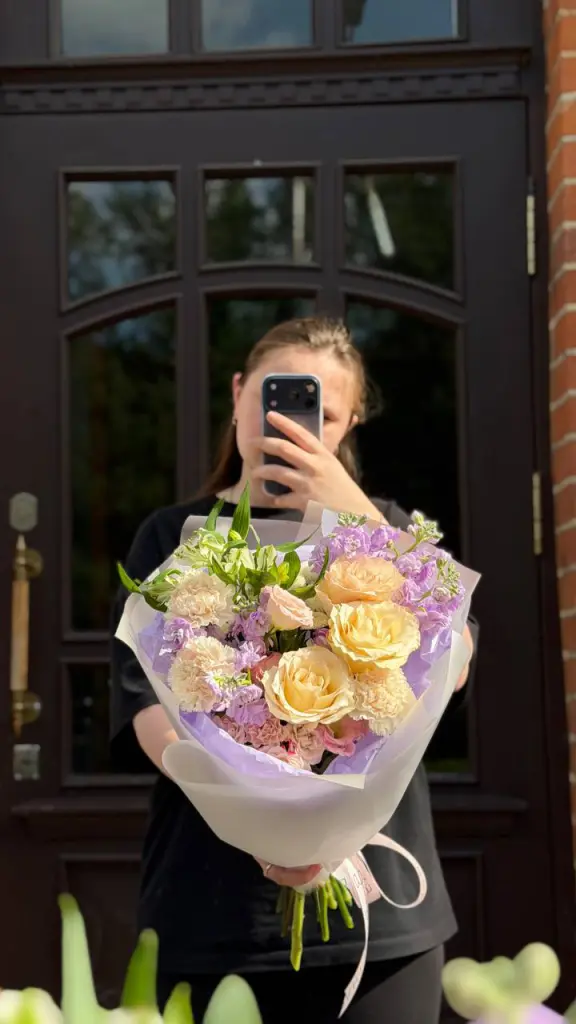 Яркий букет с розой «Рефлекс»