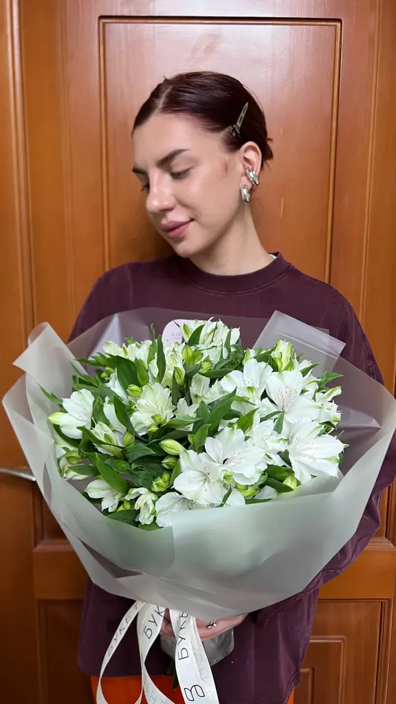 Букет из белой альстромерии
