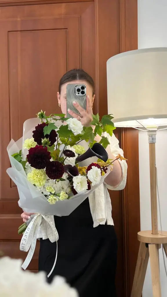 Составной букет с бардовыми каллами